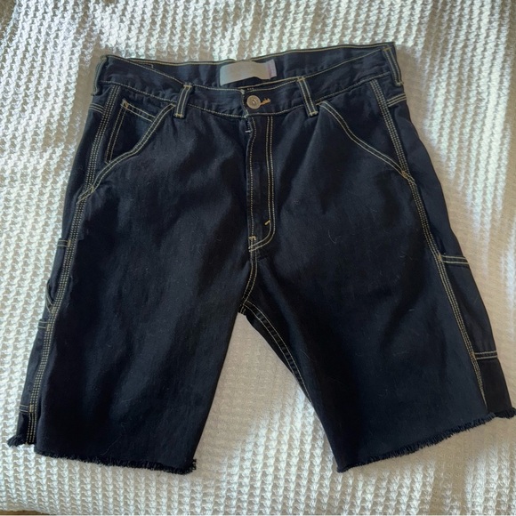 Levi's Black Cargo Shorts with Relaxed Fit - Picture 4 of 8